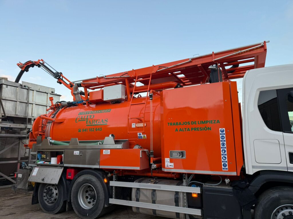 Camión para desatascos y limpiezas industriales